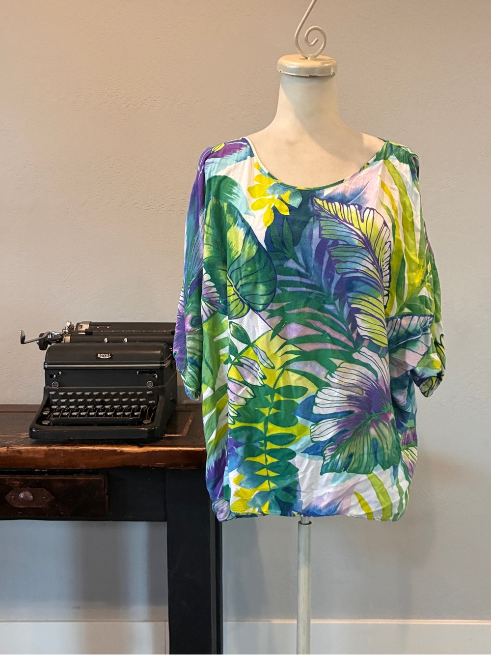 Jams World Palm Leaf Paradise Cold Shoulder Top - Size Large